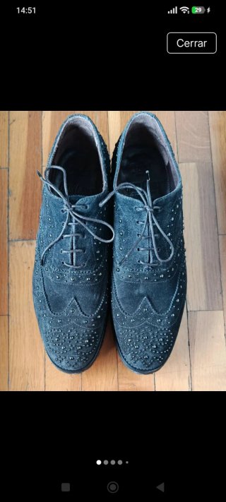 Zapatos de piel T40 con cordones y tachuelas