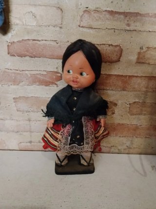 Muñeca antigua de porcelana vestida de novia