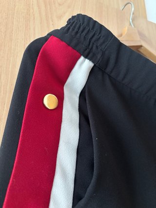 Pantalones Zara Talla M con botones laterales