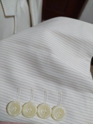 Traje chaqueta y pantalón beige a rayas