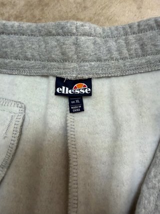 Pantalón corto deportivo Ellesse gris