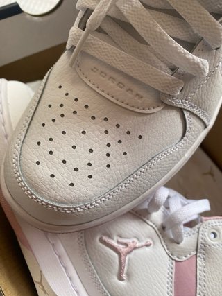 Zapatillas Jordan Blancas y Rosas