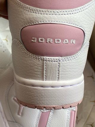 Zapatillas Jordan Blancas y Rosas