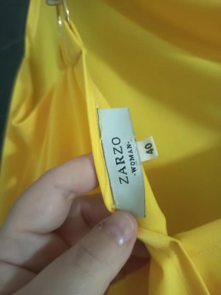 Camiseta sin mangas amarilla
