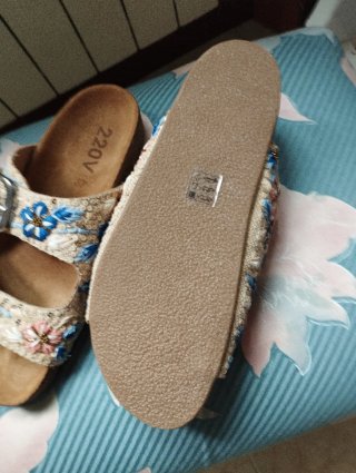 Zuecos 220V Beige/Multicolor Talla 37