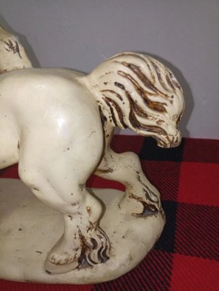 Statua di due cavalli