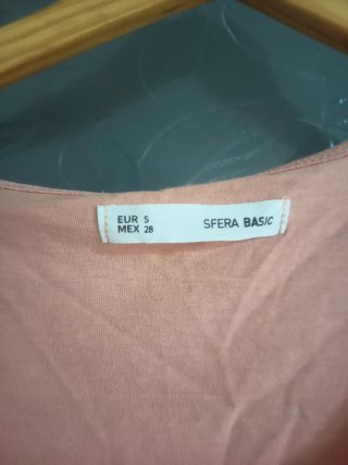 Camiseta Sfera Basic sin mangas con tachuelas