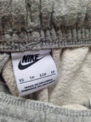 Pantalón Nike Gris