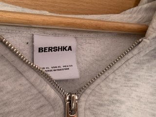 Sudadera Bershka gris capucha cremallera