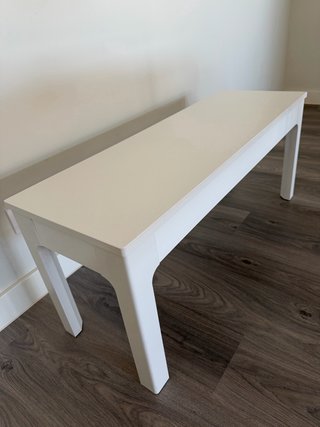 Mesa comedor con 2 sillas y banco