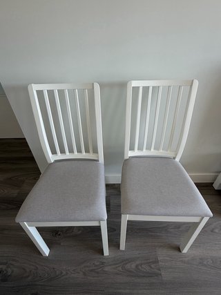 Mesa comedor con 2 sillas y banco
