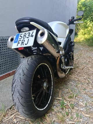 Triumph Speed Triple 1050 Blanca