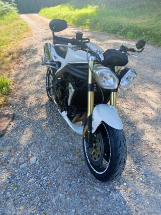 Triumph Speed Triple 1050 Blanca