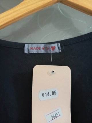 Camiseta negra encaje y bordados Talla M