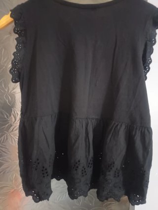Camiseta negra encaje y bordados Talla M