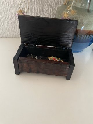 Caja de madera tallada vintage