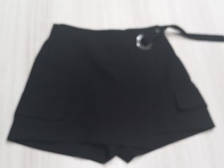 Falda pantalón bershka negra con cinturón