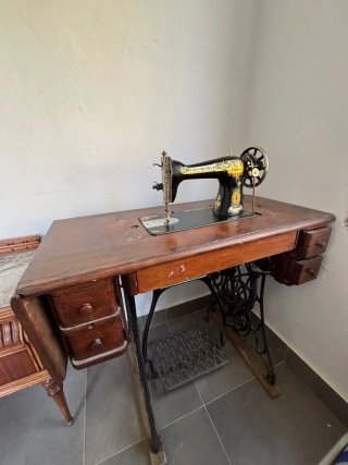 Máquina de coser antigua Singer