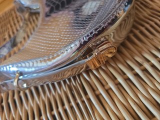 Bolso plateado efecto piel serpiente