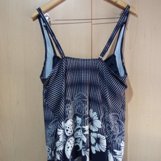 Traje de baño azul marino con braga pantalón