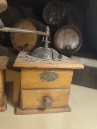 4 Molinillos de Madera Antiguos