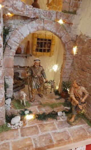 Presepe in cassetta di legno con luci