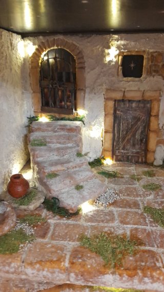 Presepe in cassetta di legno con luci