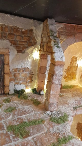 Presepe in cassetta di legno con luci