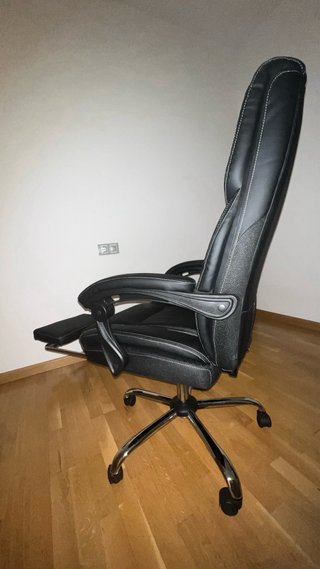 Silla de oficina reclinable con reposapiés