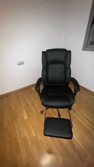 Silla de oficina reclinable con reposapiés