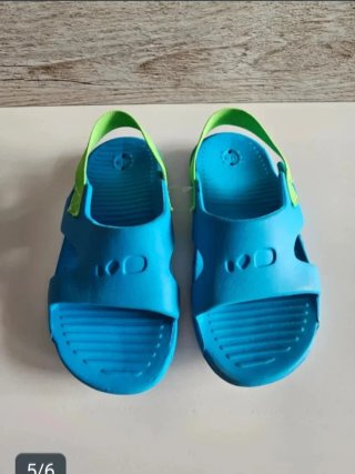 Chanclas piscina niño y tipo Crocs Marvel 24