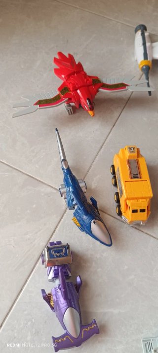 Lote de Juguetes Robots y Vehículos