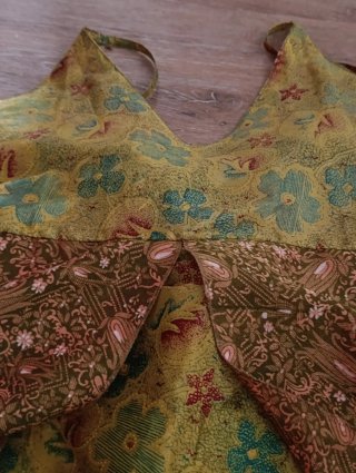 Vestido de cerimónia dourado e verde