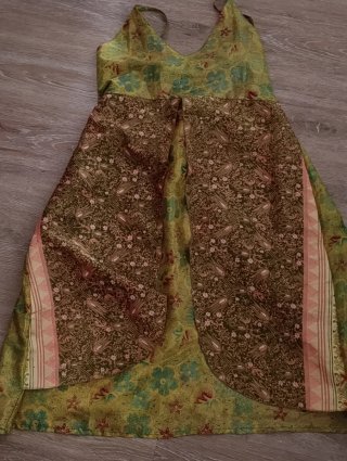 Vestido de cerimónia dourado e verde