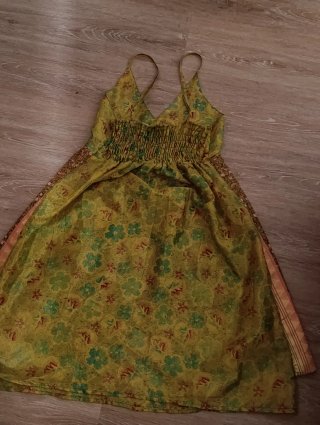 Vestido de cerimónia dourado e verde