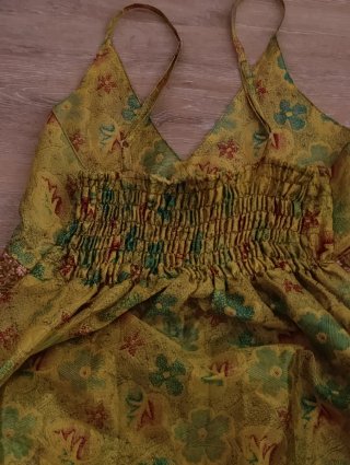 Vestido de cerimónia dourado e verde