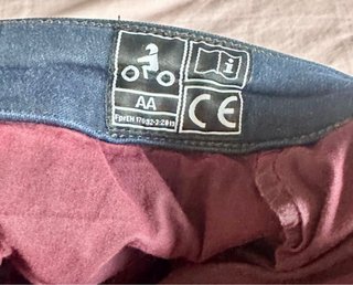 Pantalón vaquero motero hombre