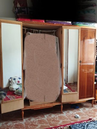 Armario ropero vintage de madera con espejos