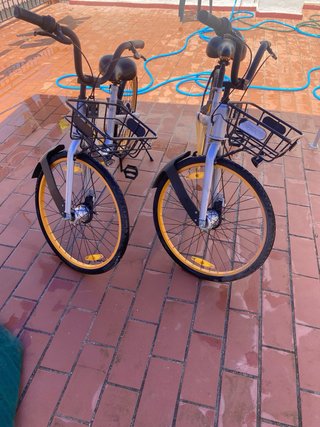 Bicicletas de paseo con cesta y luces