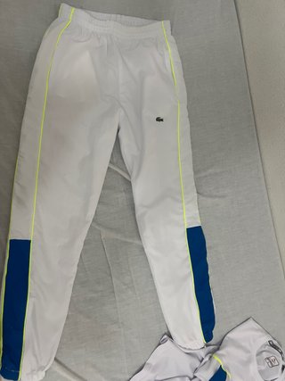 Conjunto deportivo Lacoste blanco y azul