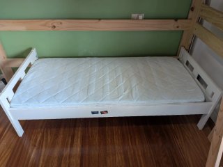 Cama infantil Ikea + Colchón + Edredones