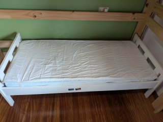 Cama infantil Ikea + Colchón + Edredones