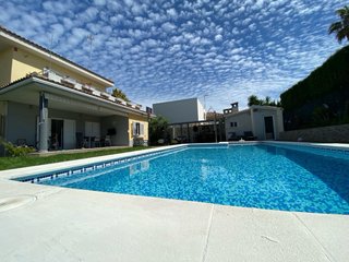 Piscina por horas. Barbacoa