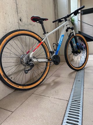 Bicicleta Cube Aim SL