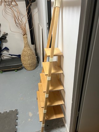 Estantería de madera tipo escalera