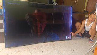 Smart TV Negra es un Samsung Moy grande