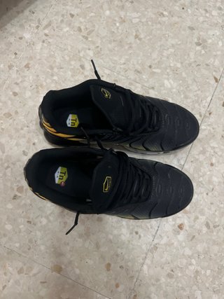Nike TN Zapatilla Negra y Amarilla