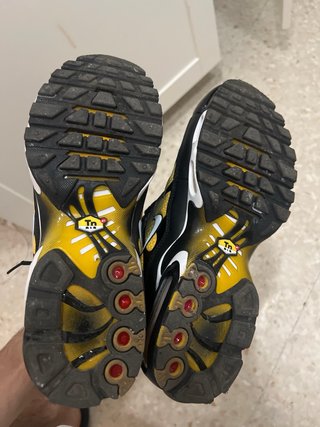 Nike TN Zapatilla Negra y Amarilla