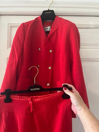 Traje Valentino Garavani Rojo Chaqueta y Falda