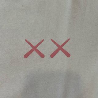 Camiseta Uniqlo x KAWS - Talla M